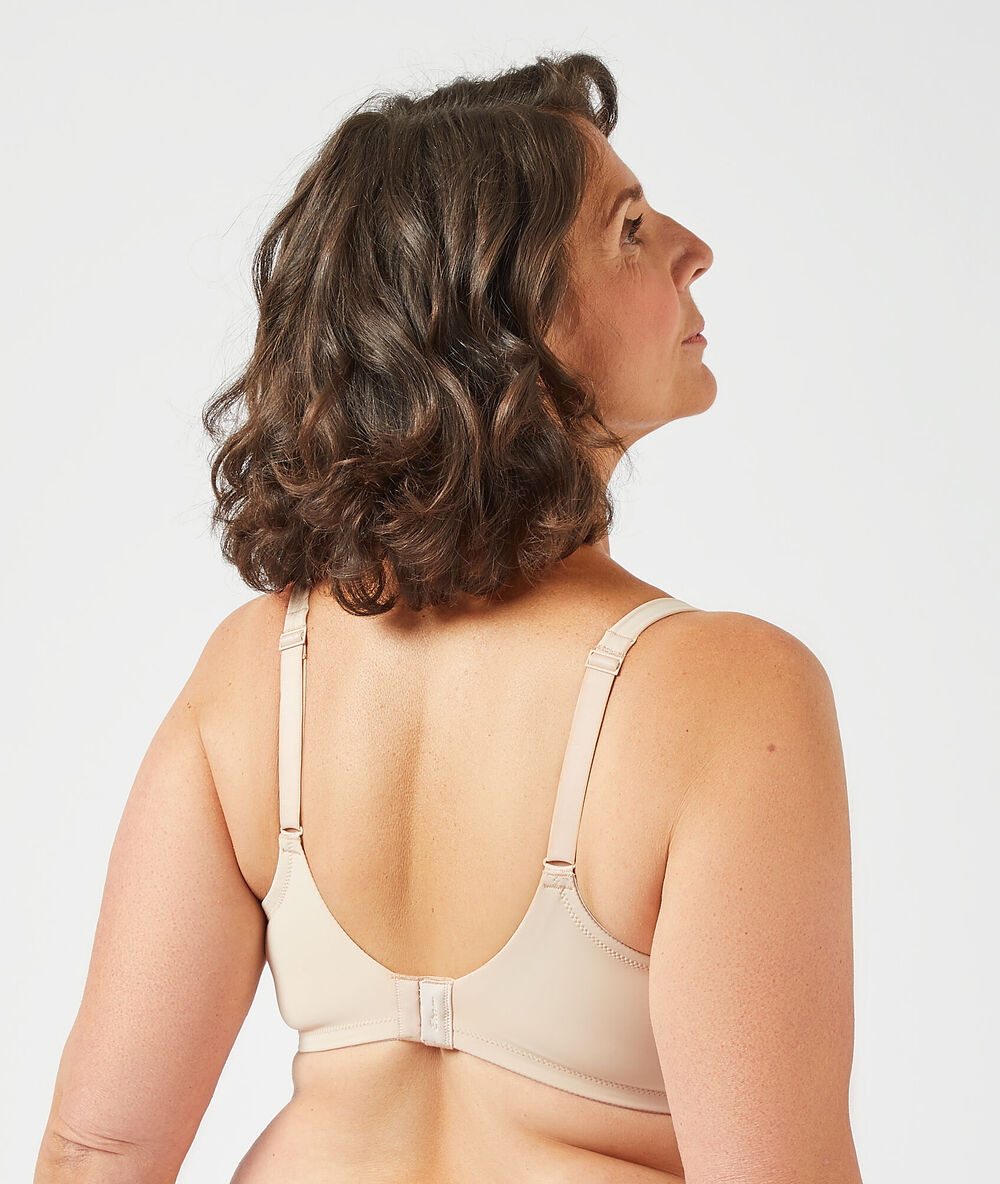 Post-masectomy light padded bra linen.