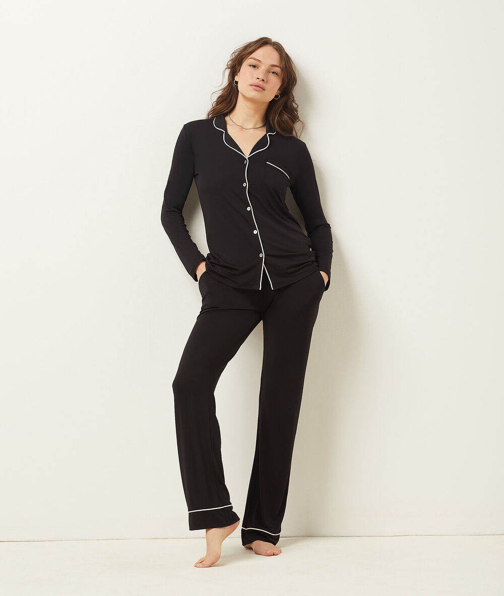 Pantalon de pyjama noir.