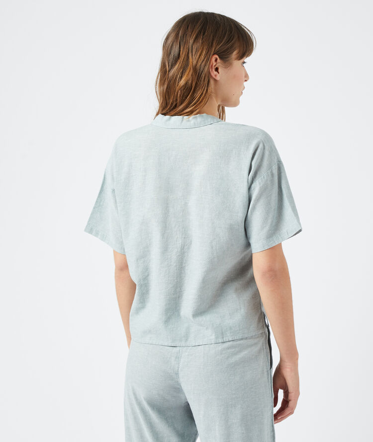 Chemise de pyjama celadon.