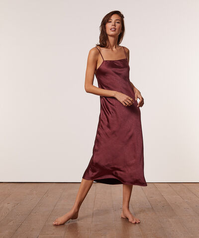 Long backless nightdress ;${refinementColor}