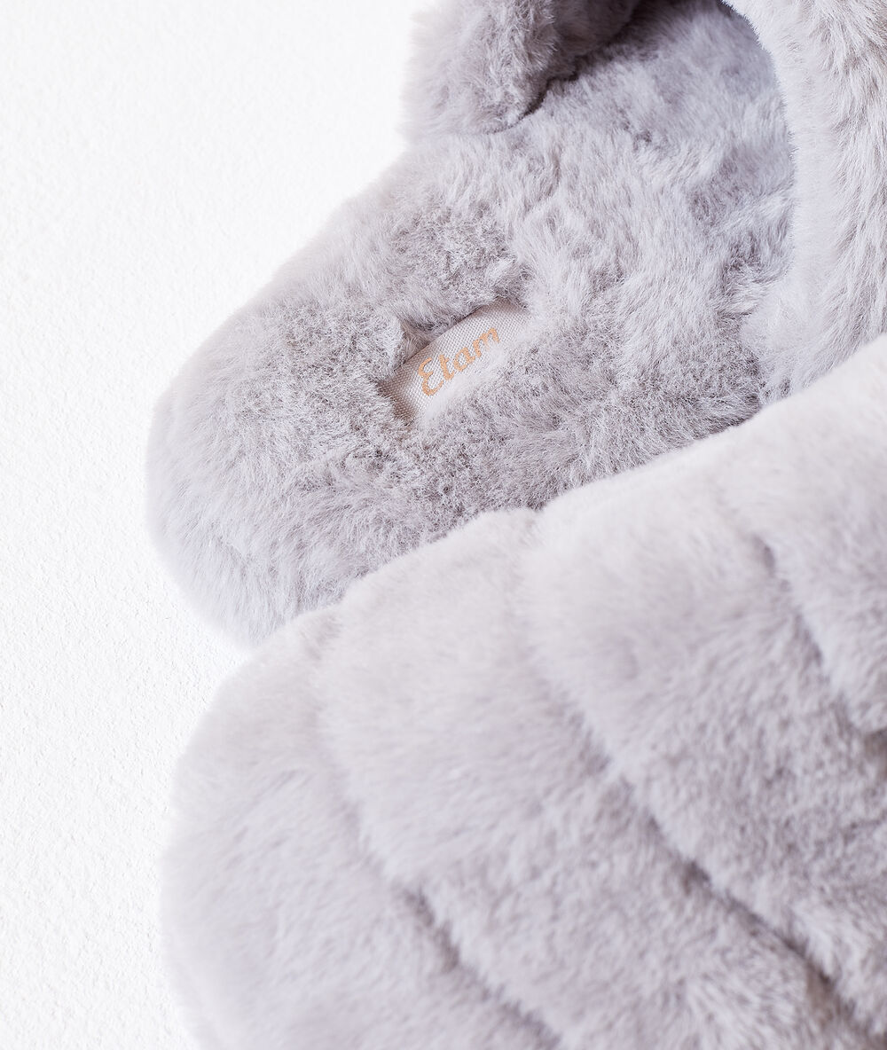 Fur effect mule slippers grey.