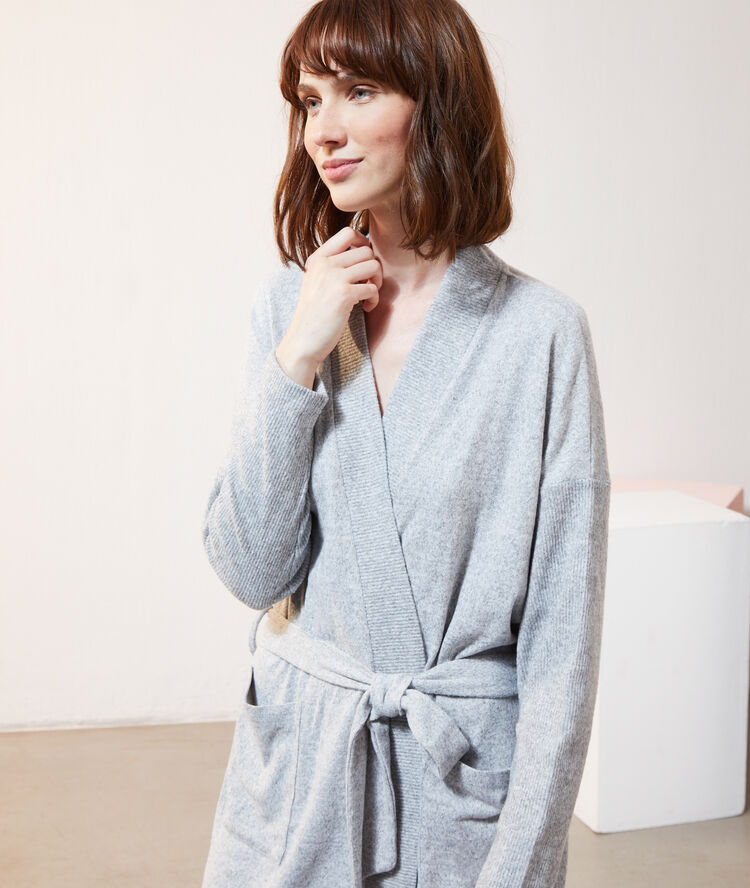 D&eacute;shabill&eacute; loungewear gris.