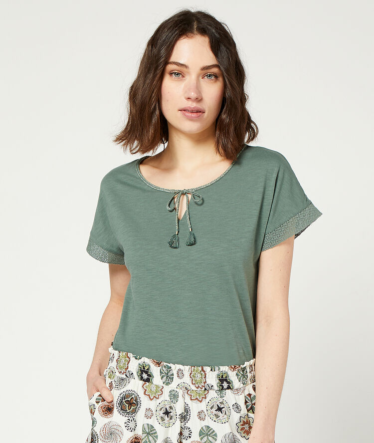 T-shirt with lace up collar khaki.