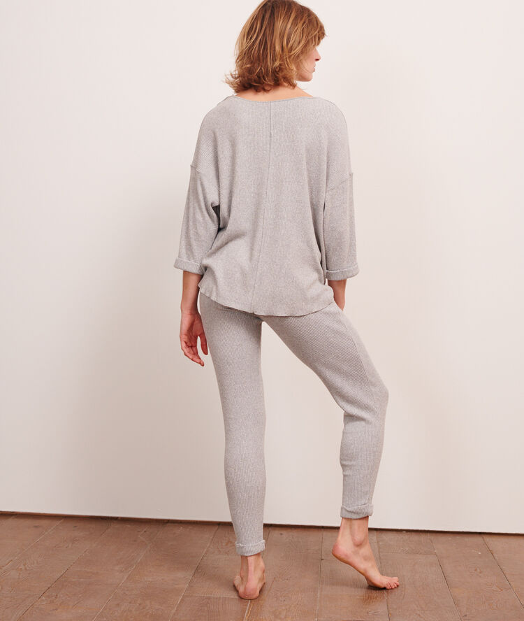 T-shirt manches longues c&ocirc;tel&eacute; gris.