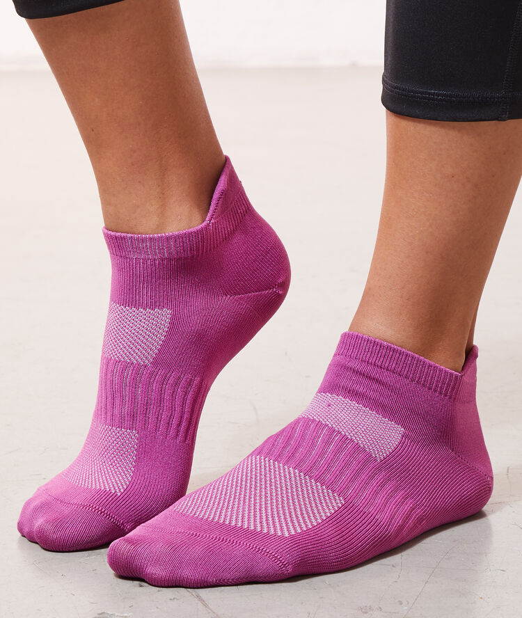 Chaussettes de sport gris.