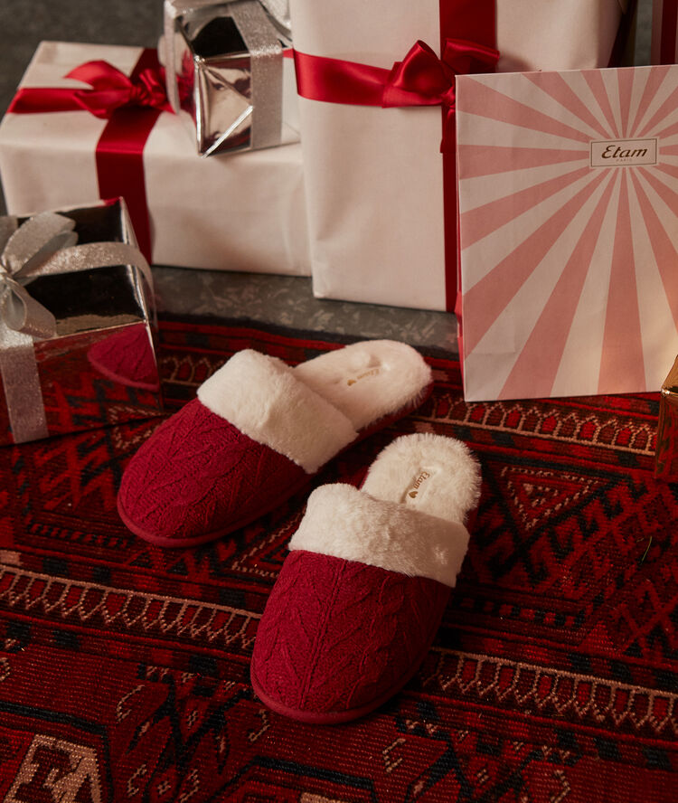 Mules fourr&eacute;es rouge.