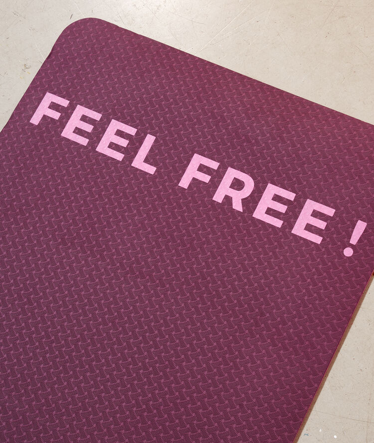 Tapis de yoga "feel free" cassis.
