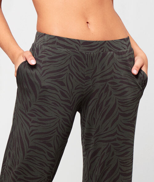 Trousers in print khaki.