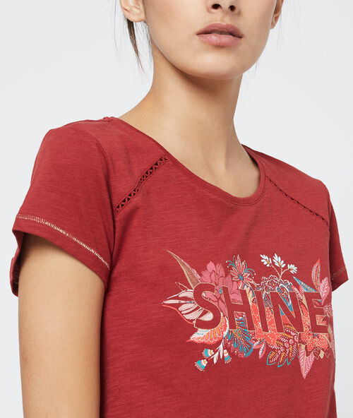 Printed tee burgundy.