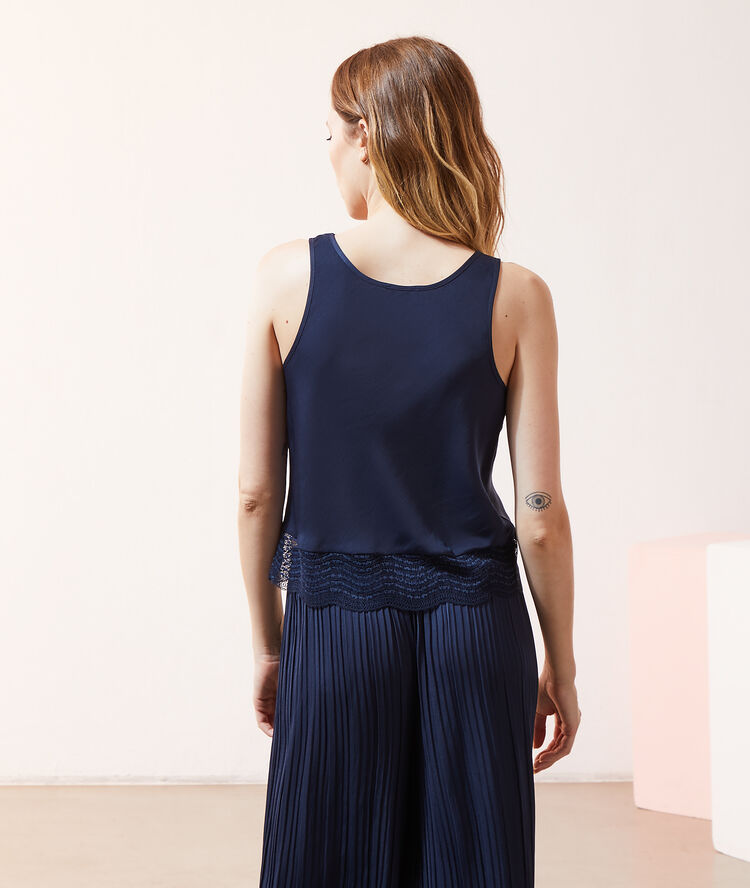 D&eacute;bardeur satin&eacute; d&eacute;tails dentelle marine.