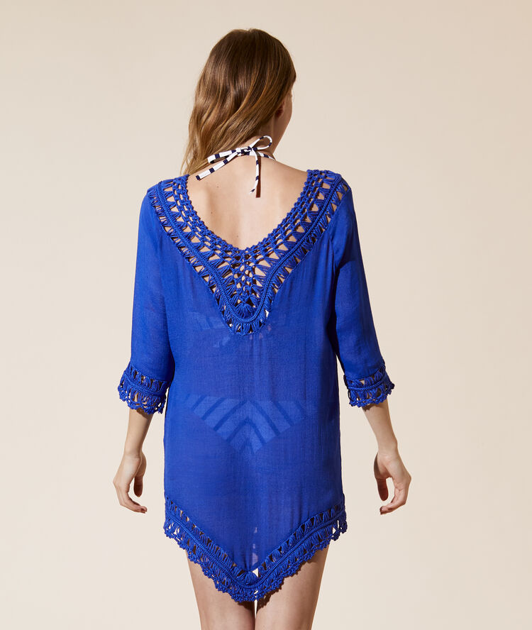 Tunique de plage bleu royal.