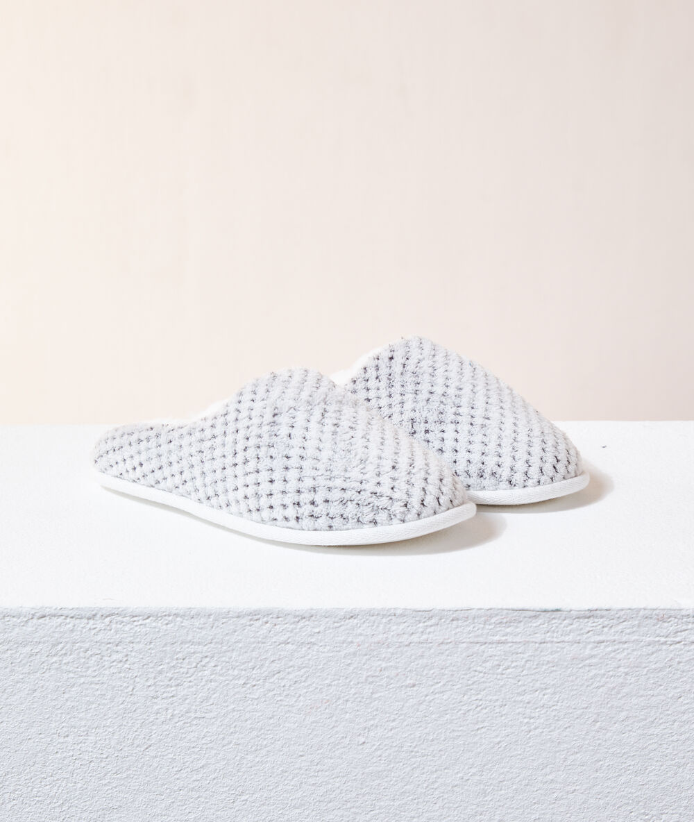 Mule slippers light grey.