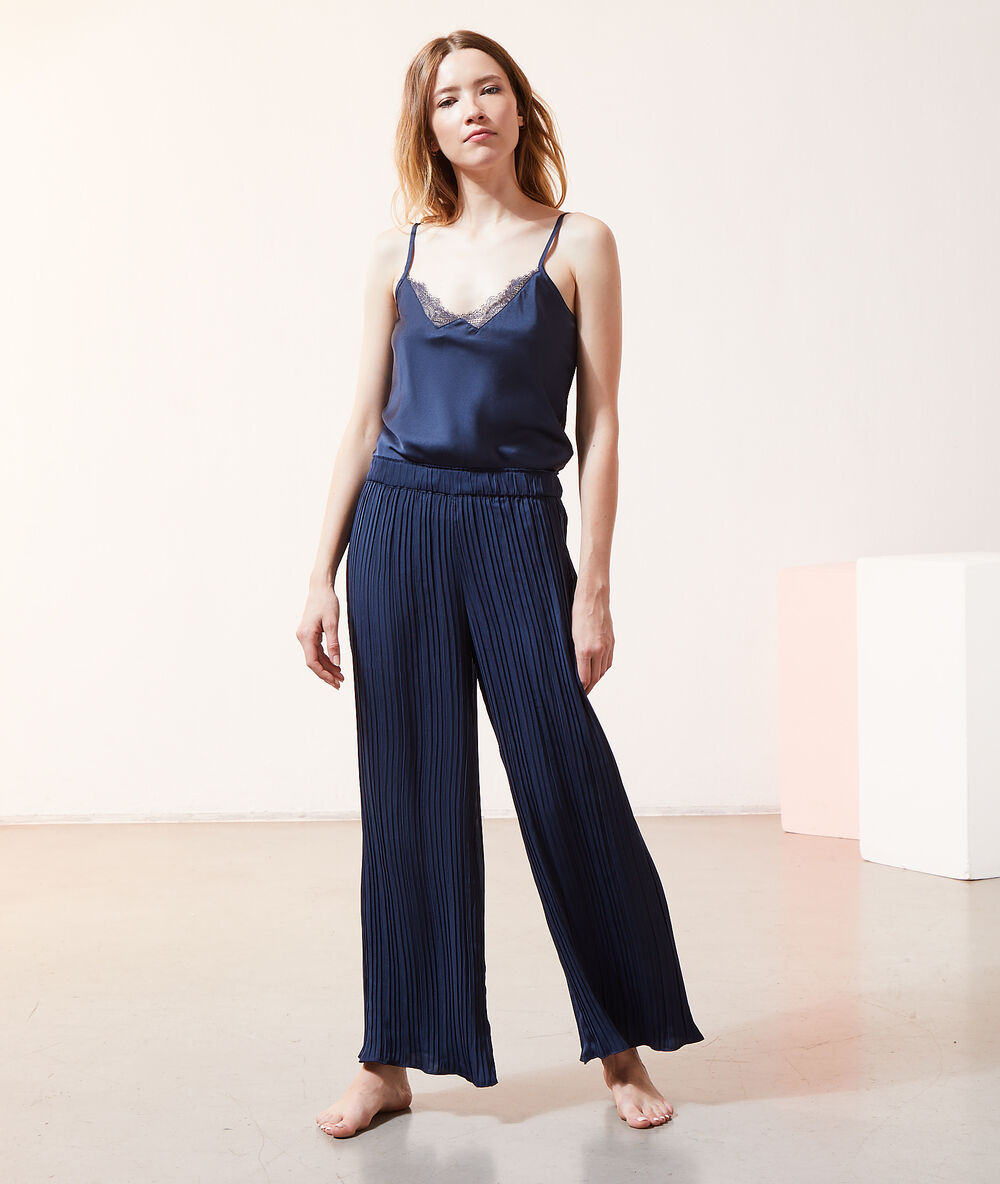 Lace satin cami navy.