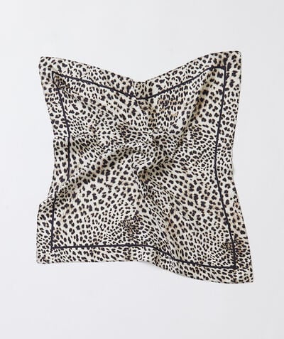 Silk print scarf;${refinementColor}