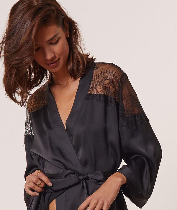 Kimono satiné détails dentelle Kimono satiné détails dentelle;${refinementColor}