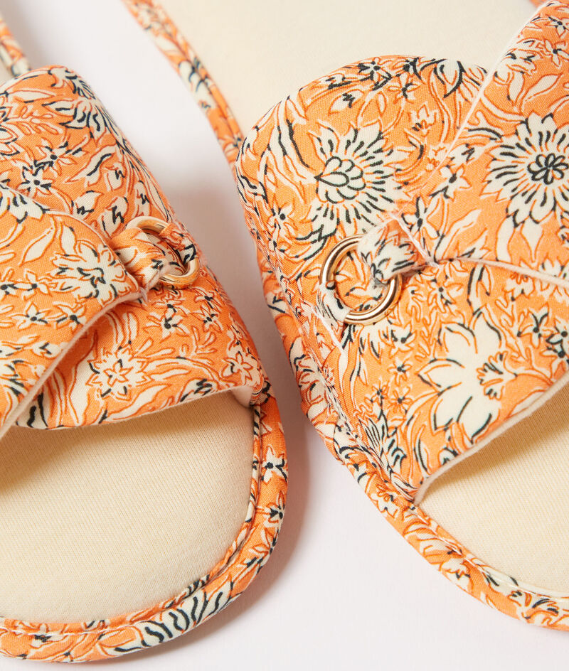 Slide Slippers;${refinementColor}