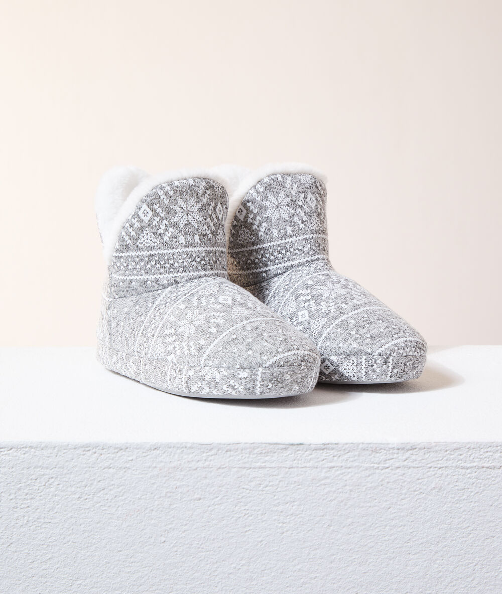 Slippers booties grey.