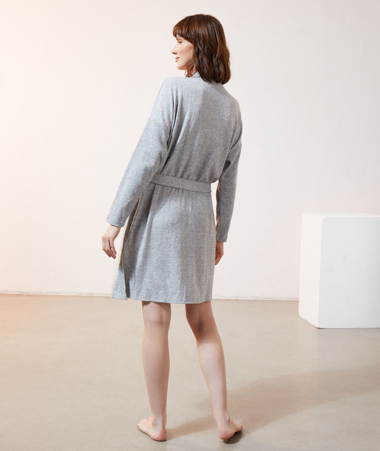 D&eacute;shabill&eacute; loungewear gris.