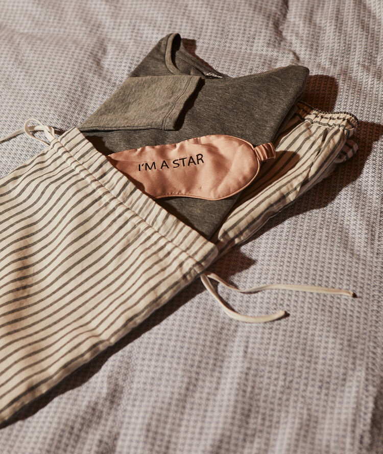 Pyjama set grey.