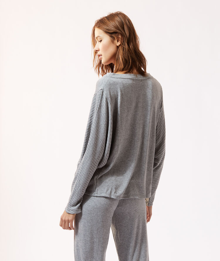 Top manches longues boutonn&eacute; gris.