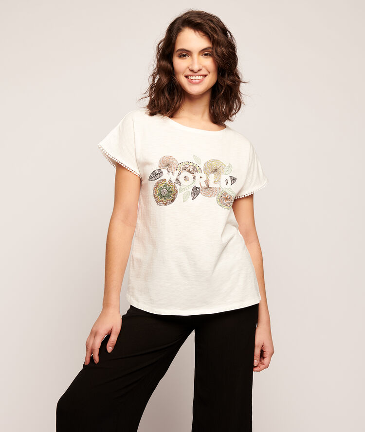 T-shirt in a roses 'world' print off white.