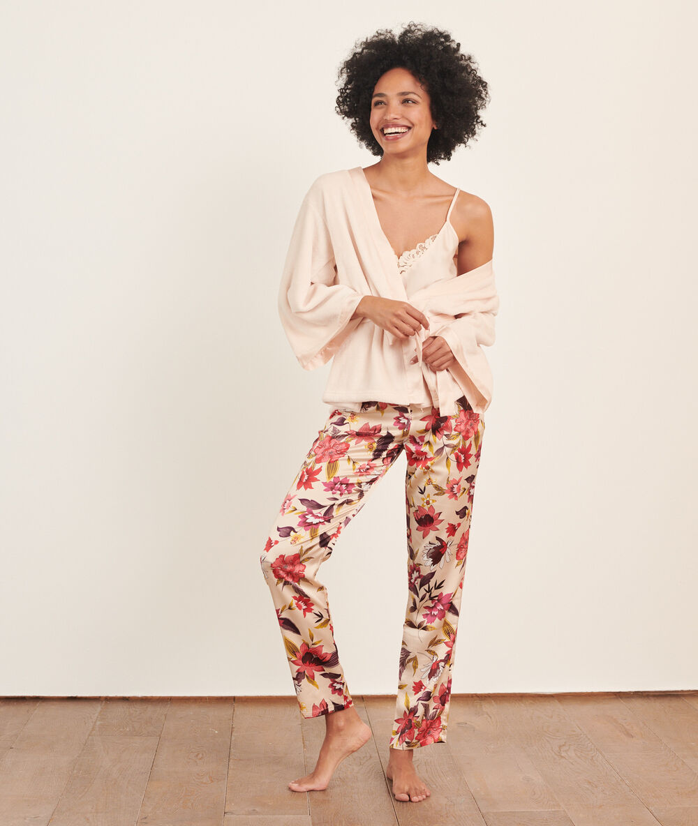 Super soft 3 piece pyjama ecru.