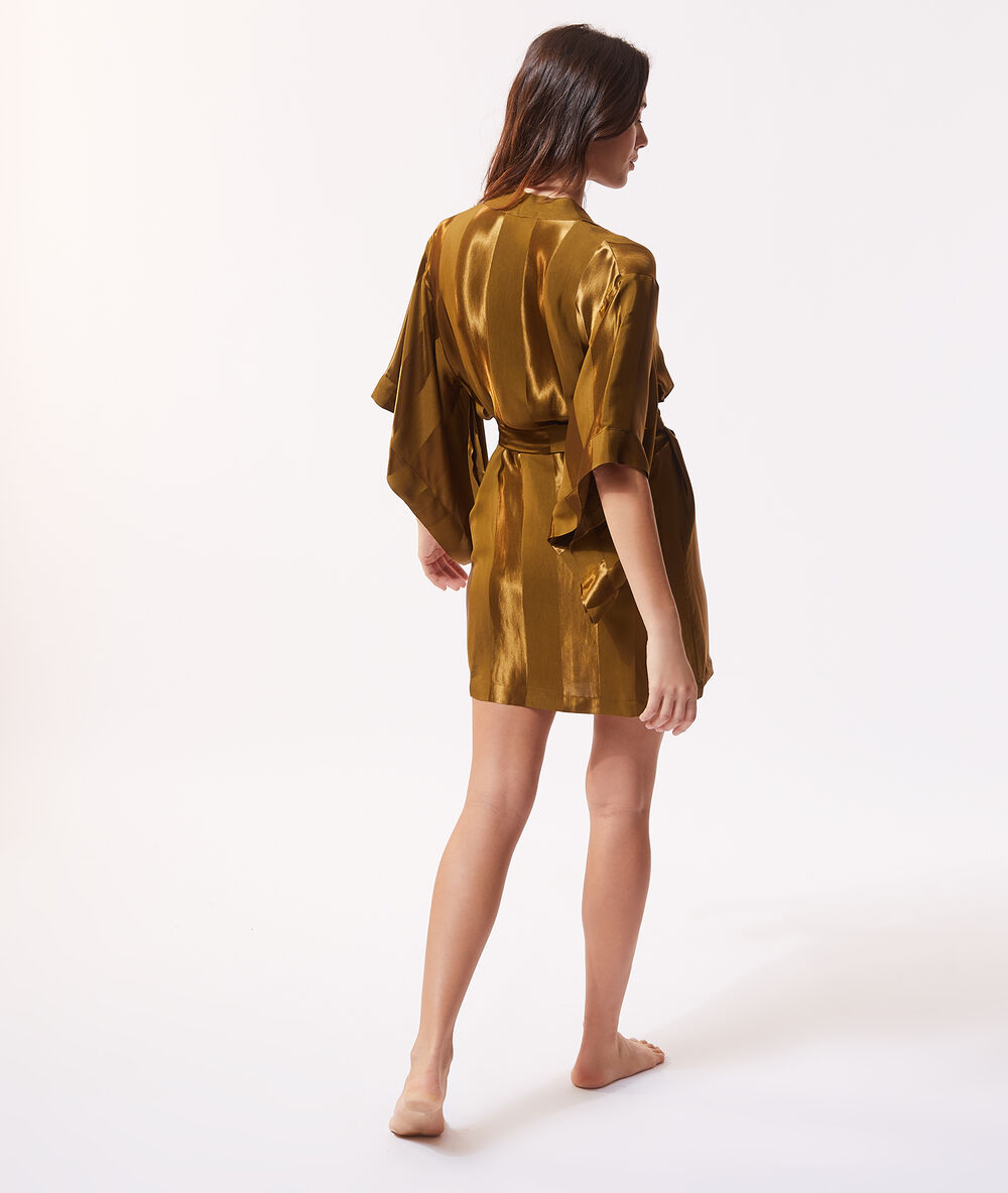 D&eacute;shabill&eacute; satin&eacute; bronze.