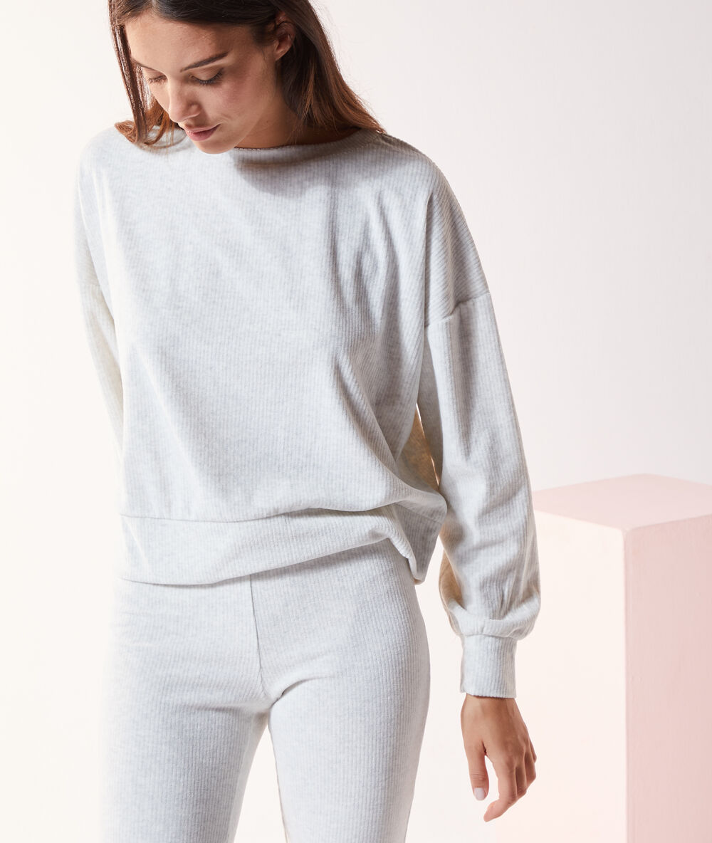 Top manche longue c&ocirc;tel&eacute; gris.