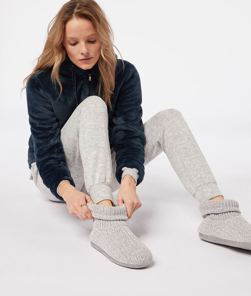 Knit bootie slipper;${refinementColor}