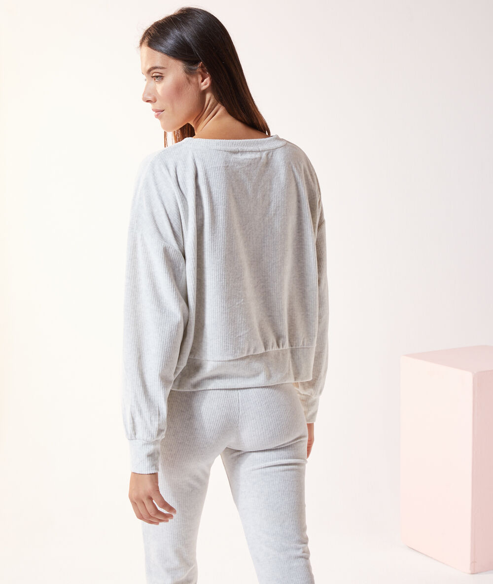 Top manche longue c&ocirc;tel&eacute; gris.