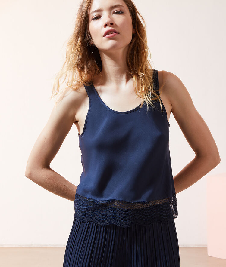 D&eacute;bardeur satin&eacute; d&eacute;tails dentelle marine.