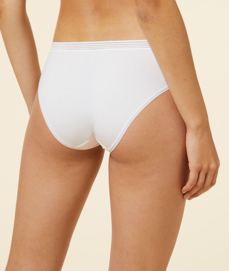 Pack of 3 briefs multi-color.