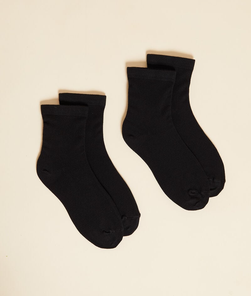 2 pairs of socks;${refinementColor}