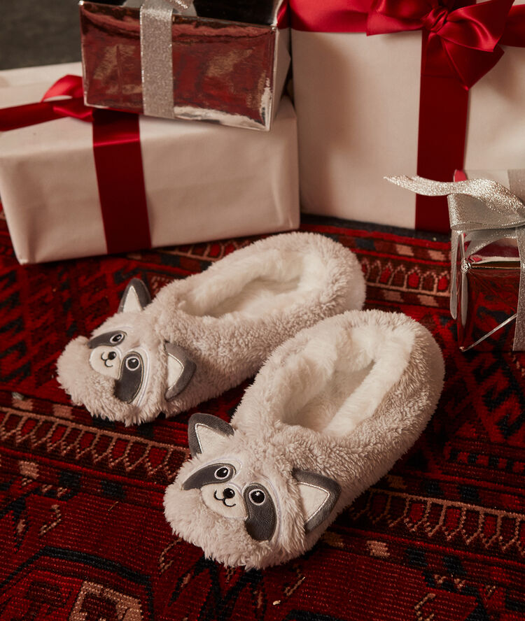 Chaussons fourr&eacute;s raton laveur gris.