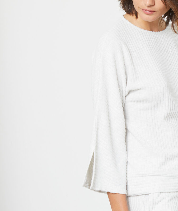 Ribbed fine jumper ecru.
