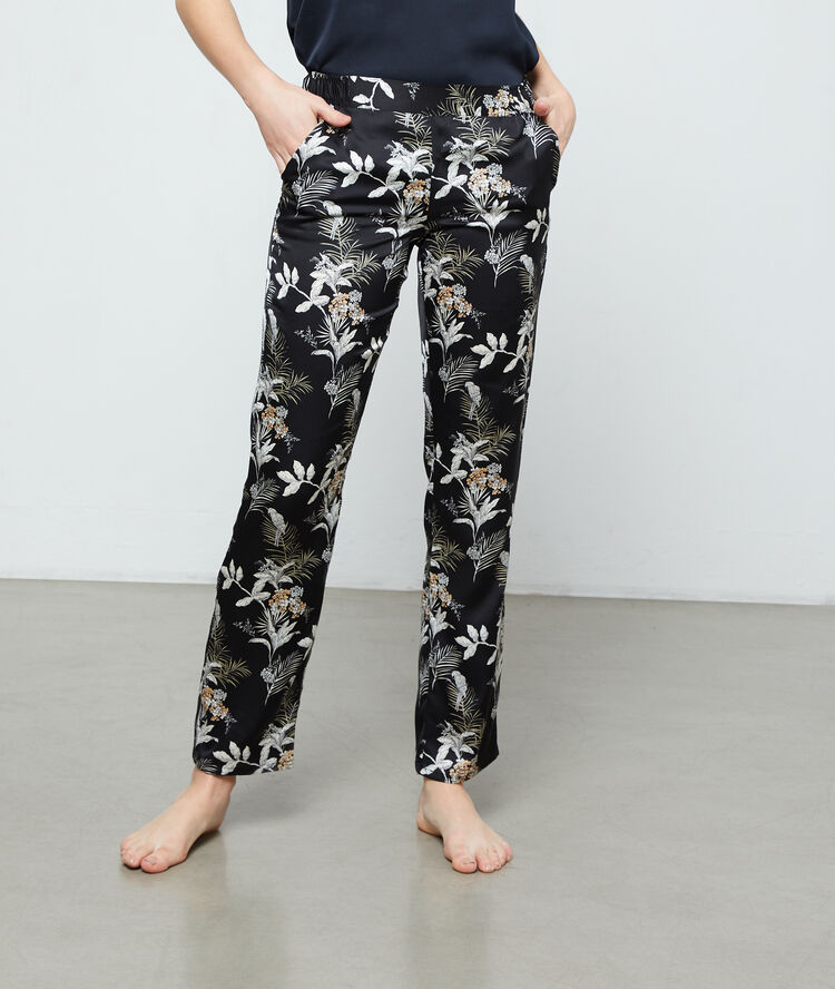 Trousers in a foliage print  black.