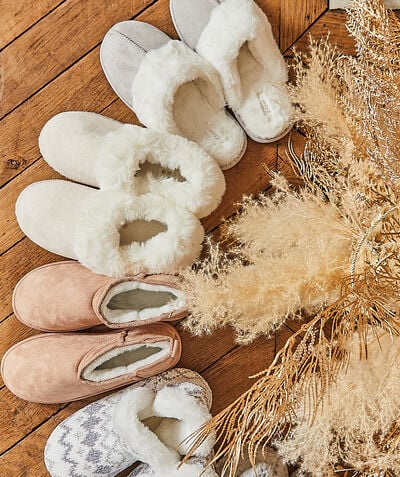 Mule slippers with furry lining;${refinementColor}