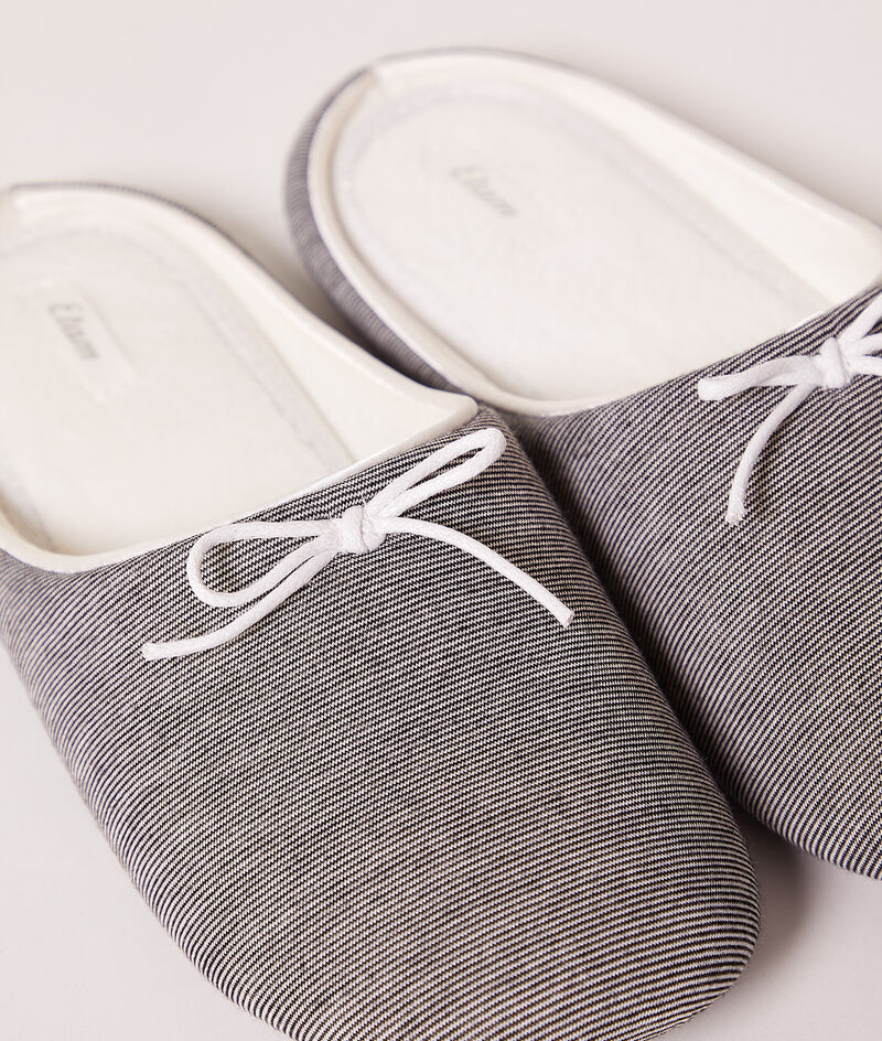 Mule Slipper;${refinementColor}
