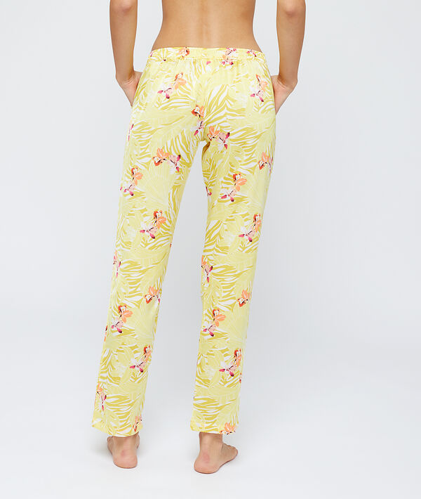 Satiny trousers in a floral print Satiny trousers in a floral print;${refinementColor}