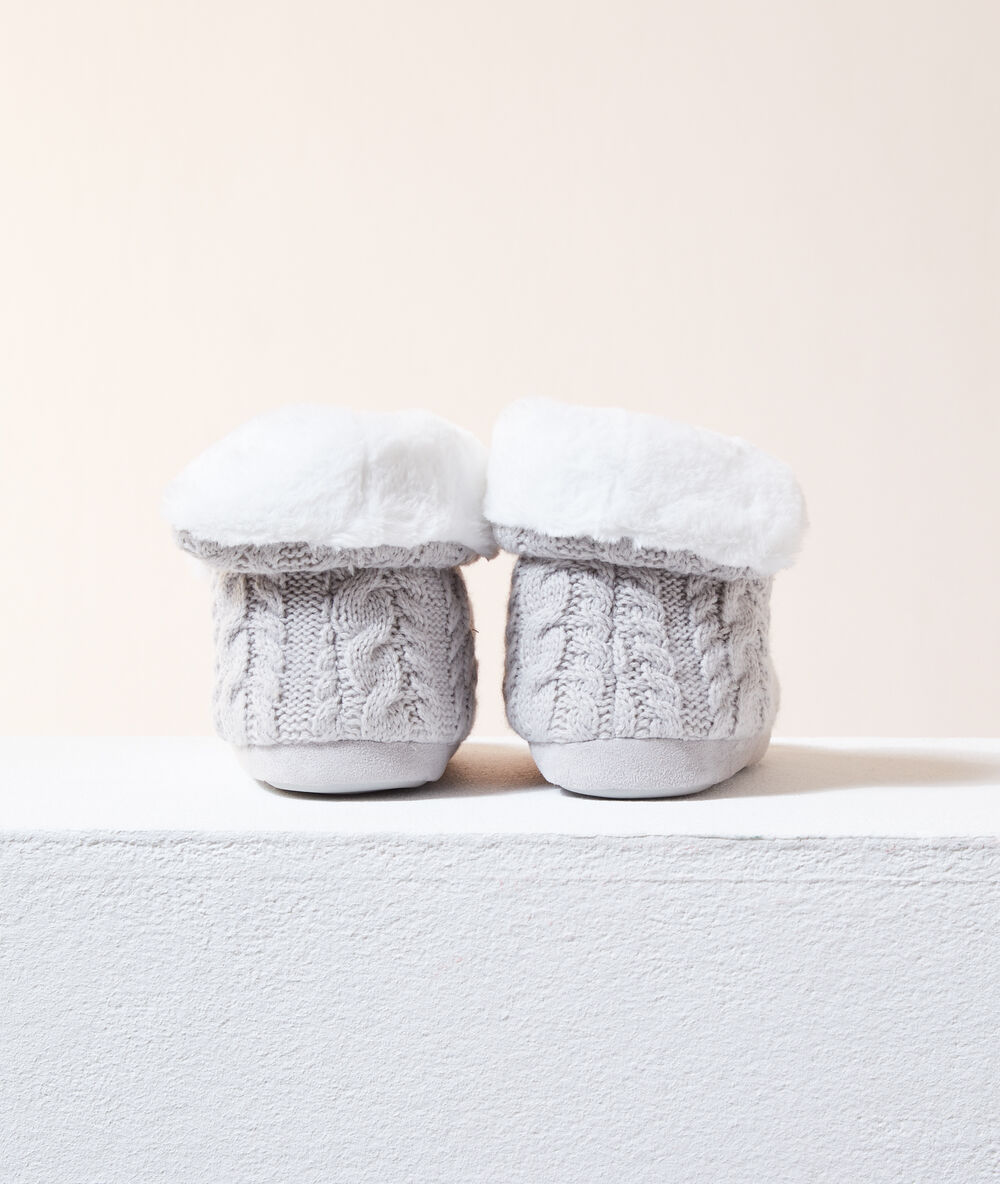 Faux fur slippers booties light grey.