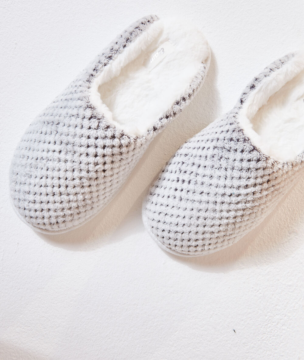 Mule slippers light grey.