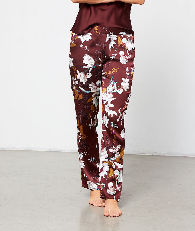 Satin three piece pyjama brown.