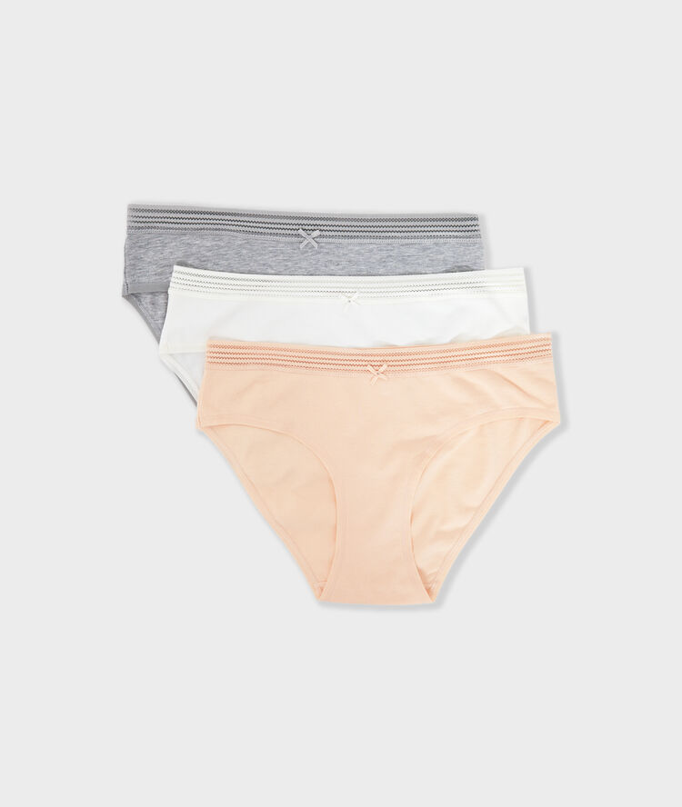 Pack of 3 briefs multi-color.