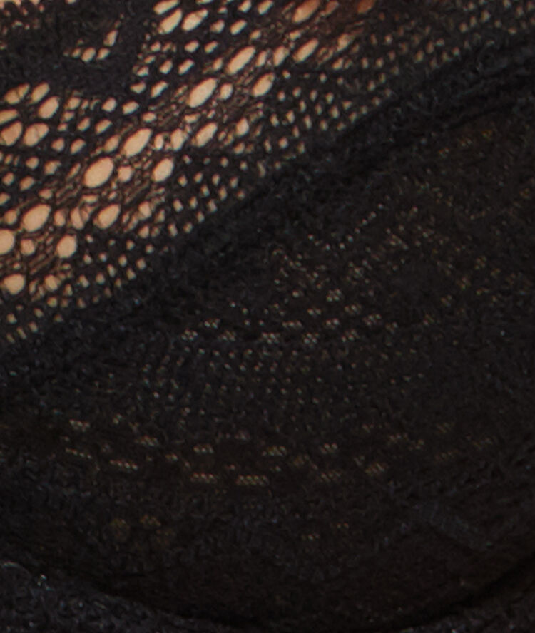 Lace demi cup black.