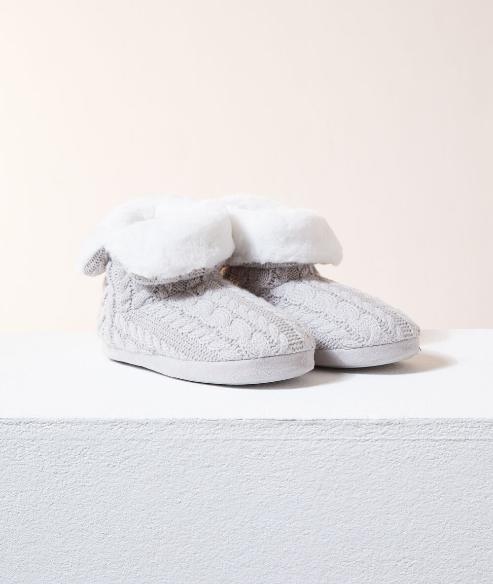 Faux fur slippers booties light grey.