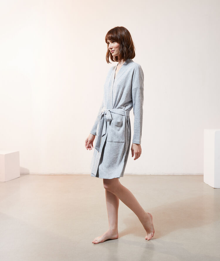 D&eacute;shabill&eacute; loungewear gris.