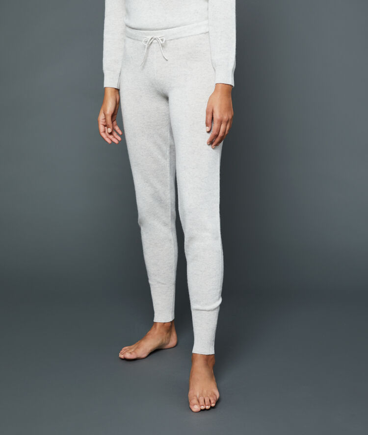 Leggings en cachemire gris.