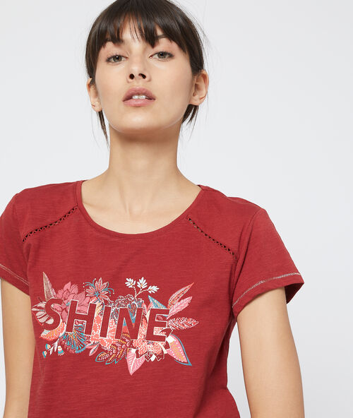 Printed tee burgundy.