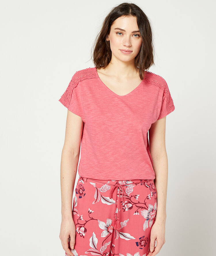 T-shirt with guipure details coral.