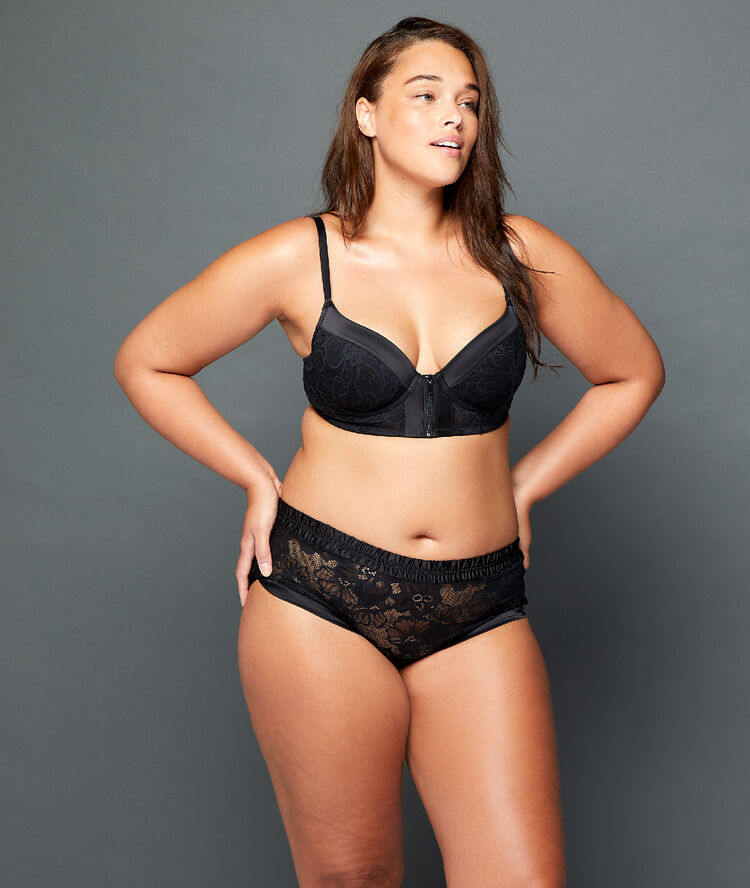 Bra n°4 - lace light padded bra black.
